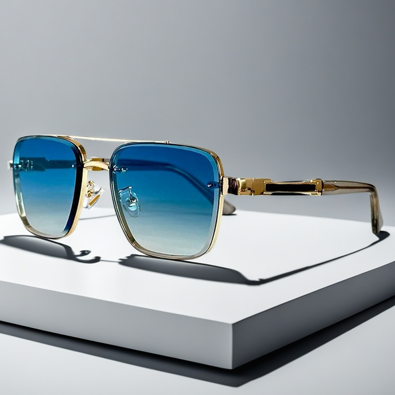 Versatile unisex squared frame sunglasses, gold frame & gradient lenses. Perfect for any stylish summer outfit.