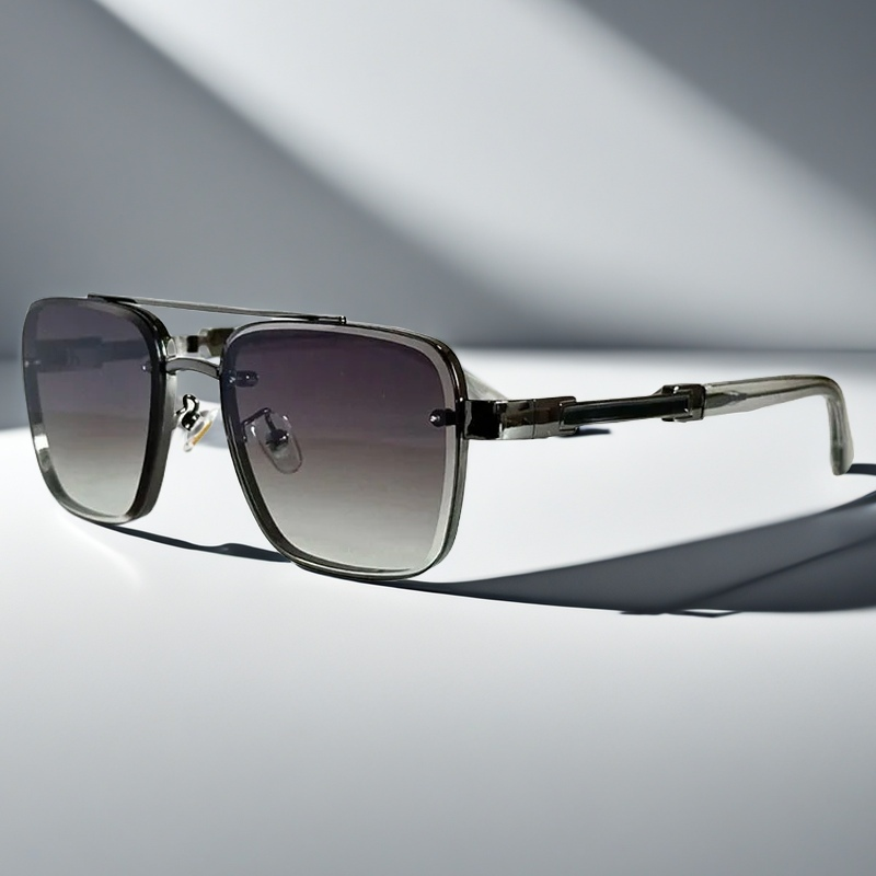 Comfortable & stylish unisex squared frame sunglasses with gradient lenses. A must-have summer accessory, gold frame.