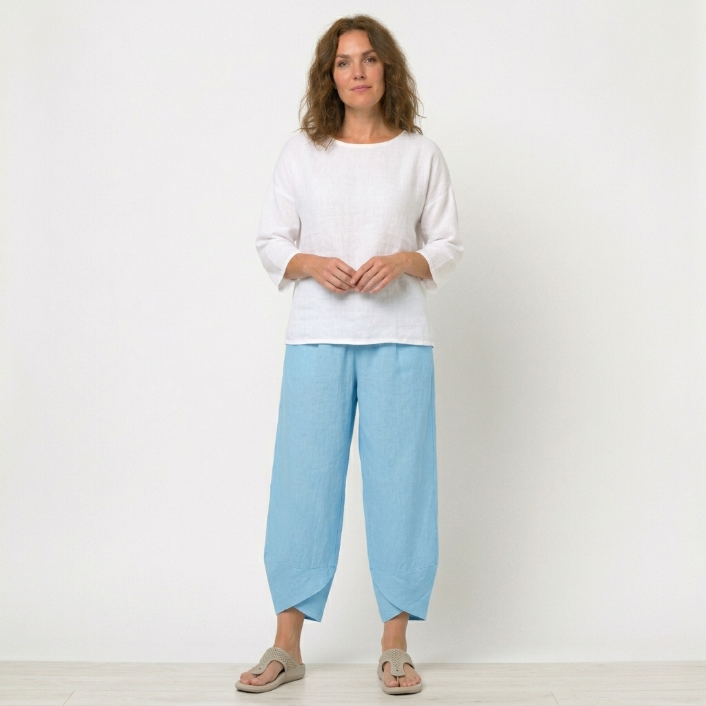 Chic women's high-waisted trousers featuring a flattering tulip hem. Ideal for summer and relaxed style.