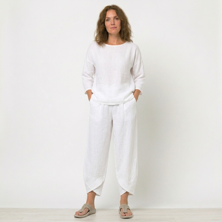 Elegant high-waisted tulip hem trousers for women. Comfortable, quick-dry fabric, perfect for casual outfits.