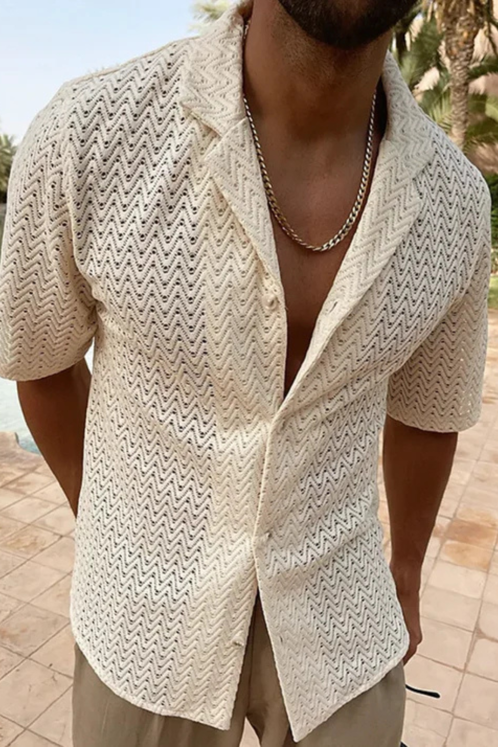 Stylish men's chevron textured summer shirt, short sleeve and open collar for a relaxed fit.