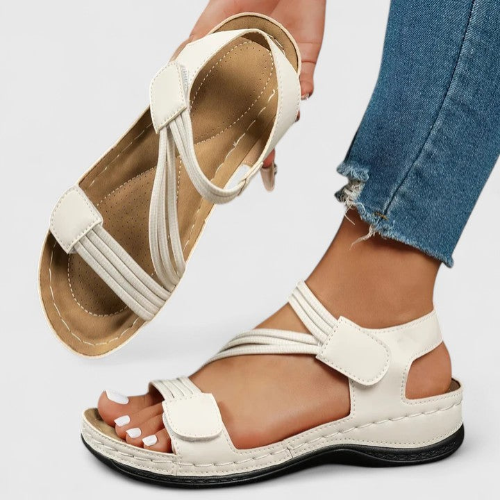 Comfortable women's sandals with arch support, perfect for casual summer outings & daily wear.