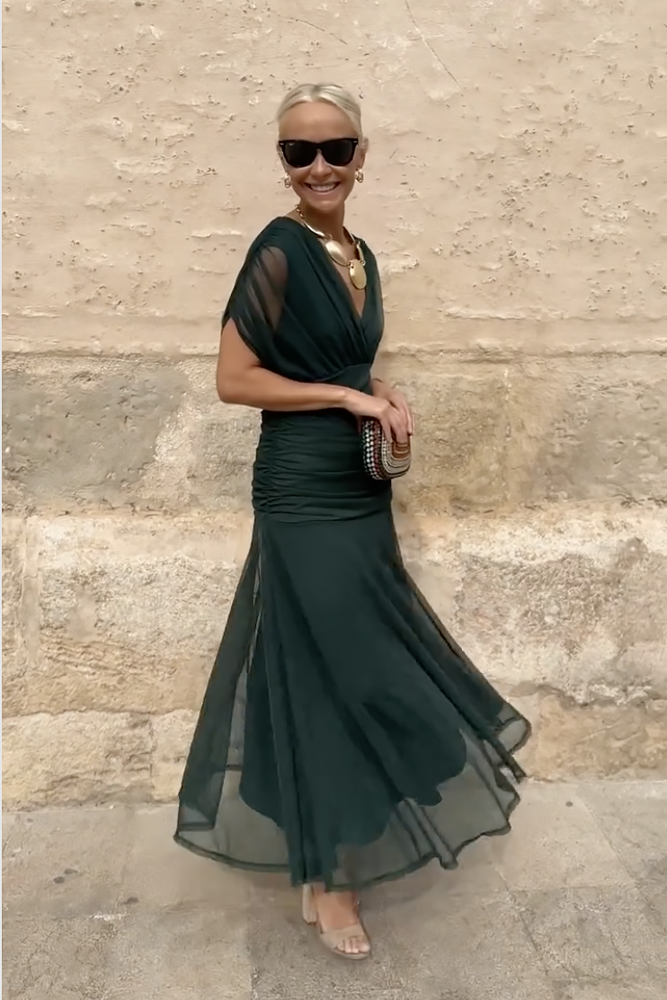 Women's elegant V-neck maxi dress, a flowy party & formal evening gown for special events.