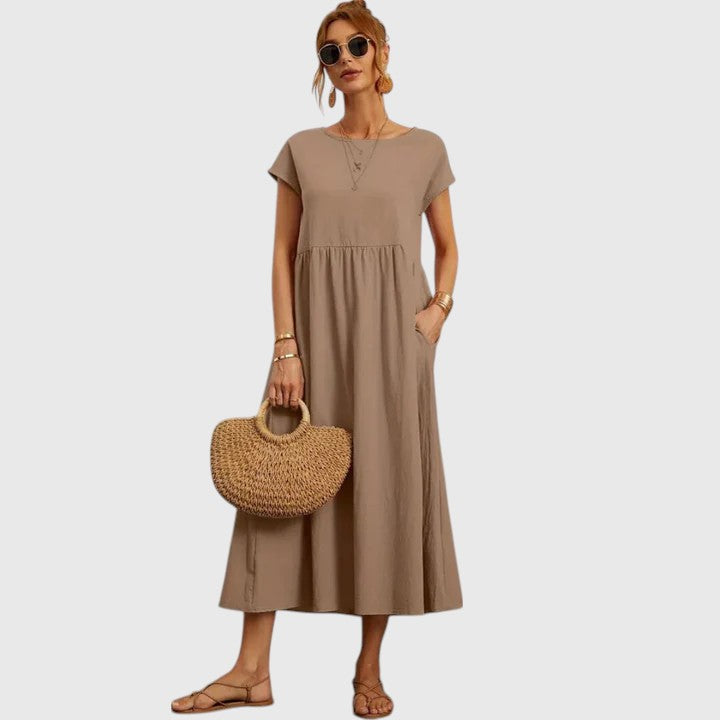 Elegant yet casual women's midi dress, relaxed fit, short sleeve, round neck, ideal for sophisticated comfort.