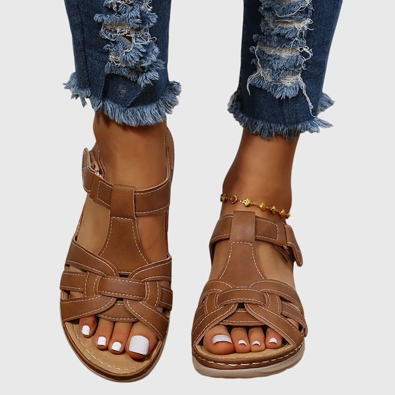 Stylish women's comfort sandals with adjustable fit, perfect casual summer shoes for versatile wear.