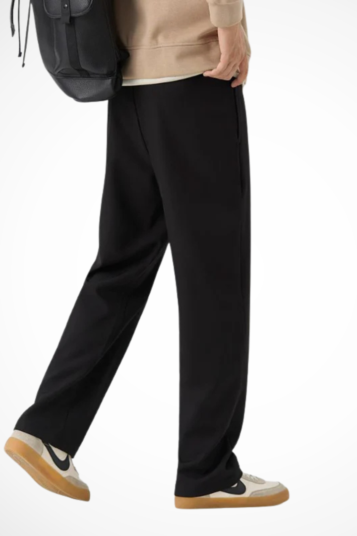 Stylish men's tailored wide leg trousers, featuring front pleats & a modern straight hem.