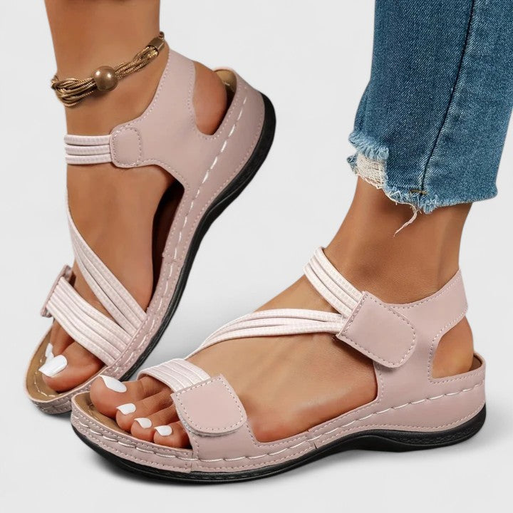 Casual women's footwear providing excellent arch support & comfort, great for summer fashion.