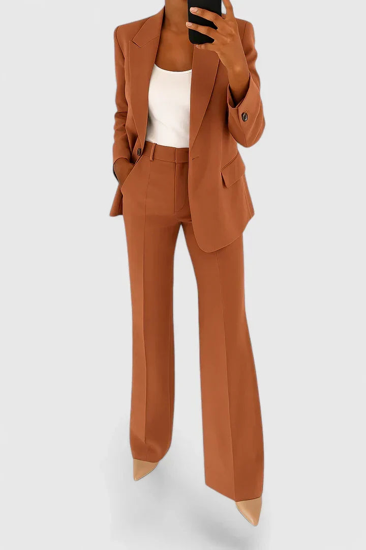 Comfortable & chic women's two-piece suit set. Tailored for a sleek look, suitable for work & formal events.