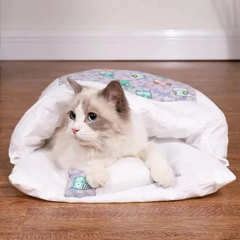 Cat's ComfyCave Plush Bed - Warm & Secure Sleeping Bag for Cats