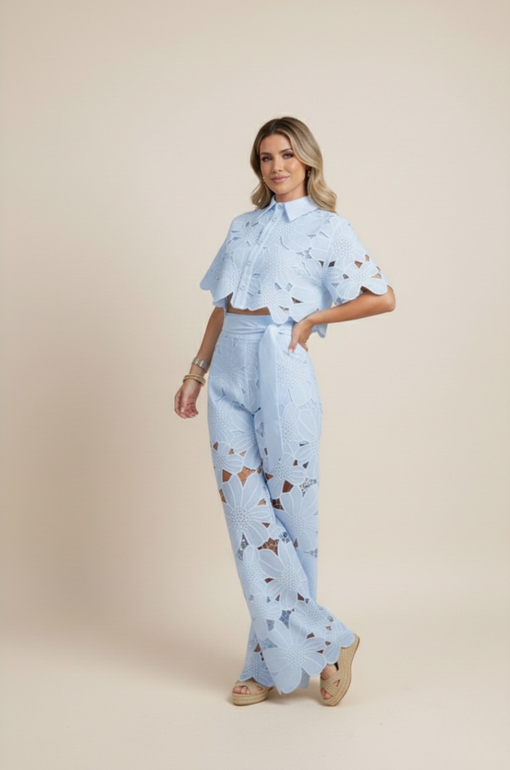 Women's elegant floral embroidered two-piece set, ideal for a stylish summer.