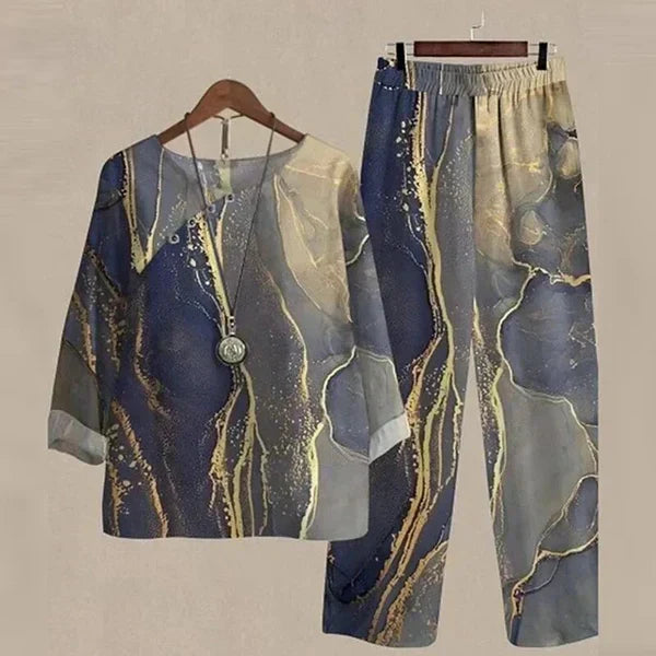 Casual women's shirt & trouser set. Comfortable two-piece outfit for relaxed summer days & chic everyday style.