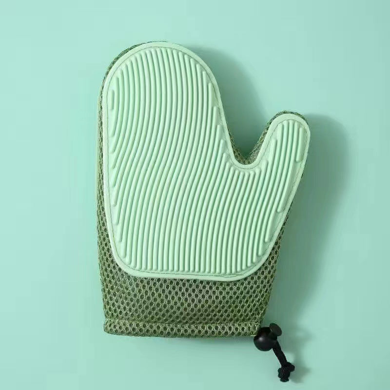 Comfortable pet massage glove for cats, making fur removal easy and grooming enjoyable for your pet.