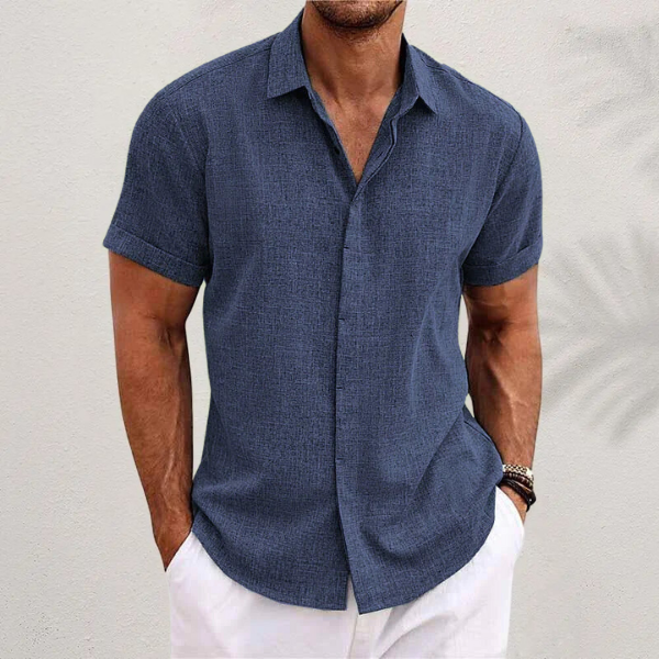 Versatile men's button-up shirt with a classic collar, great for casual spring/summer outfits.