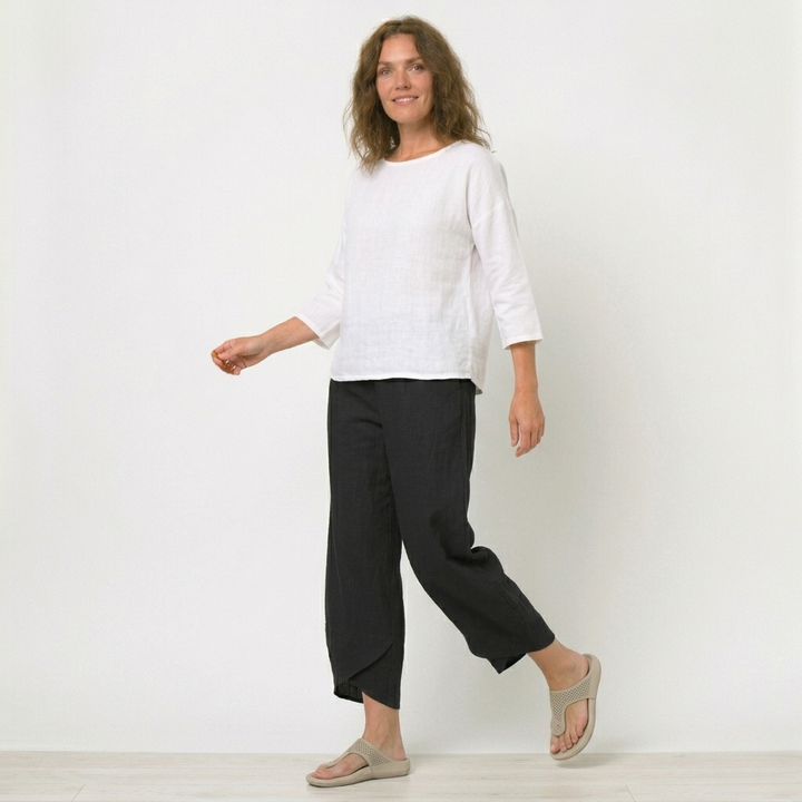 Stylish women's summer bottoms: high-waisted tulip hem trousers, breathable and comfortable for any occasion.