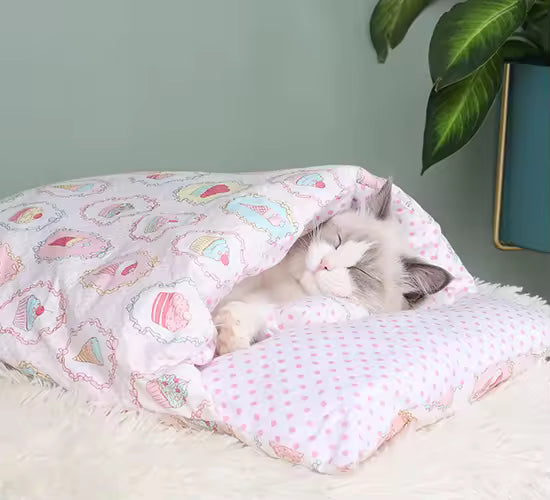 Cat's ComfyCave Plush Bed - Warm & Secure Sleeping Bag for Cats