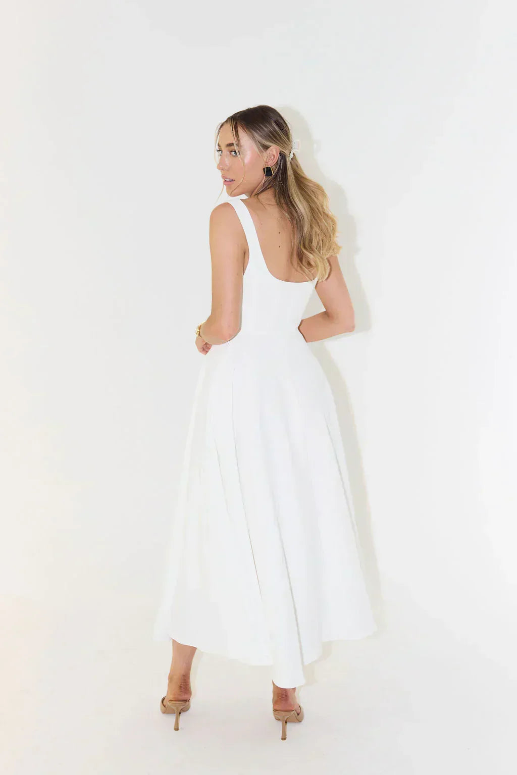 Stylish women's A-line midi dress featuring a square neckline, ideal for elegant summer parties or casual outings.