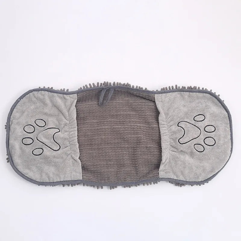Comfortable unisex dog drying glove, highly absorbent microfiber for effective post-bath drying and pet grooming.