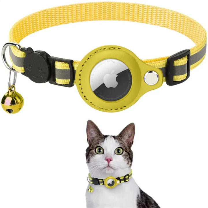Secure cat collar with an emergency release clip, providing ultimate safety & comfort.
