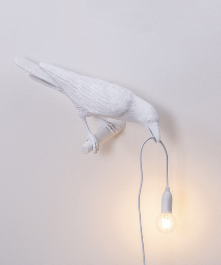 Creative crow table lamp, a striking bird lamp for unique artistic lighting and modern home decor.