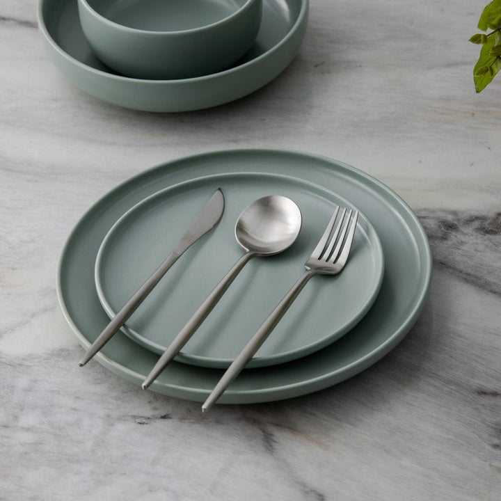Aurora Cutlery Set: ergonomic handles, balanced weight for a premium feel.