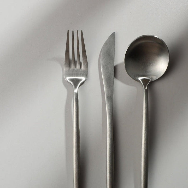 Aurora Cutlery Set, an elegant upgrade for your dinnerware collection.