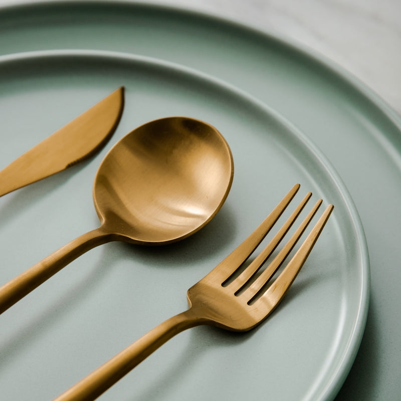 Complete Aurora modern dinnerware set. Sleek design, ideal for everyday elegance.