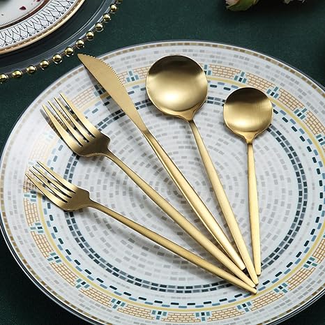 High-quality Aurora flatware, minimalistic and timeless. A kitchen essential.