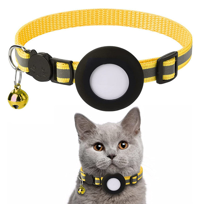 Pet tracking AirTag collar for cats, combining reflective safety stripes & secure AirTag holder for peace of mind.