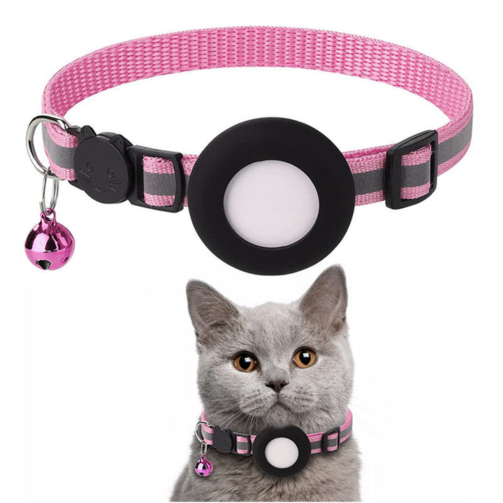 Modern feline AirTag collar, sleek design with reflective details & a secure pet tracker pouch for stylish cat safety.