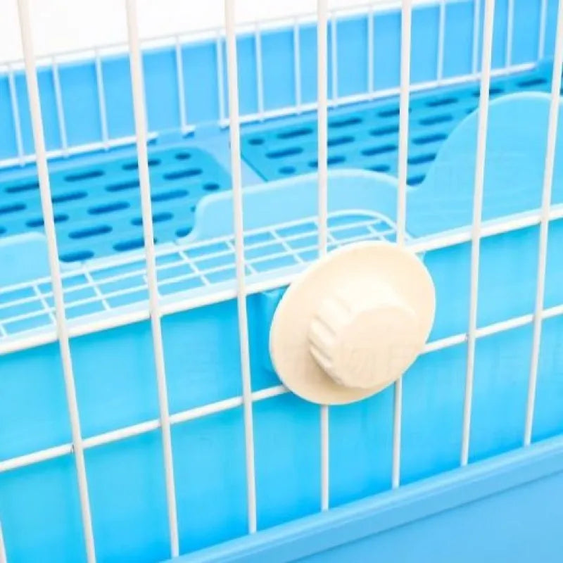 Blue plastic litter tray for cats, ventilated for freshness. Easy clean design ensures top cat hygiene & odor control.
