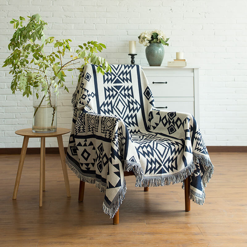 Reversible bohemian throw blanket, knitted texture with elegant tassels.
