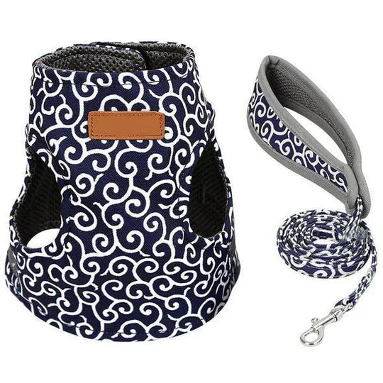Secure outdoor pet gear: a breathable cat harness with lead for safe and enjoyable feline walks.