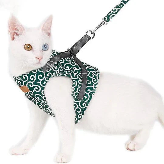 Front-clip breathable cat harness with lead. Anti-escape design for secure outdoor pet adventures.