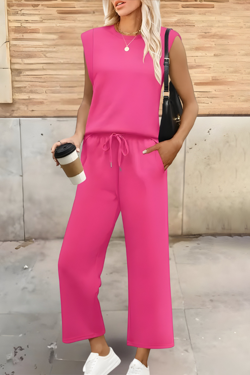 Relaxed fit women's summer outfit, a comfortable two-piece set for everyday loungewear.
