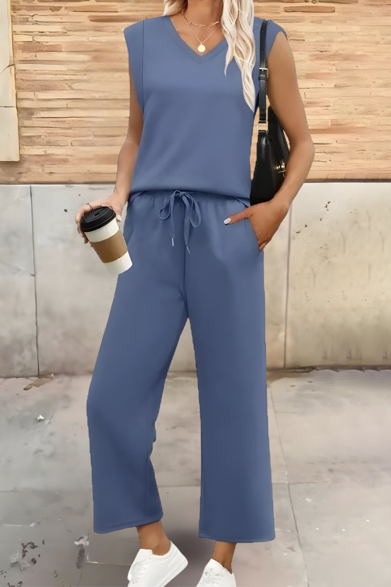 Fashionable women's summer set, perfect loungewear demonstrating relaxed, comfortable style.
