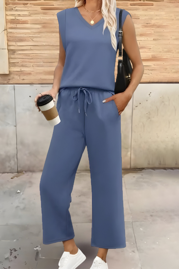 Fashionable women's summer set, perfect loungewear demonstrating relaxed, comfortable style.