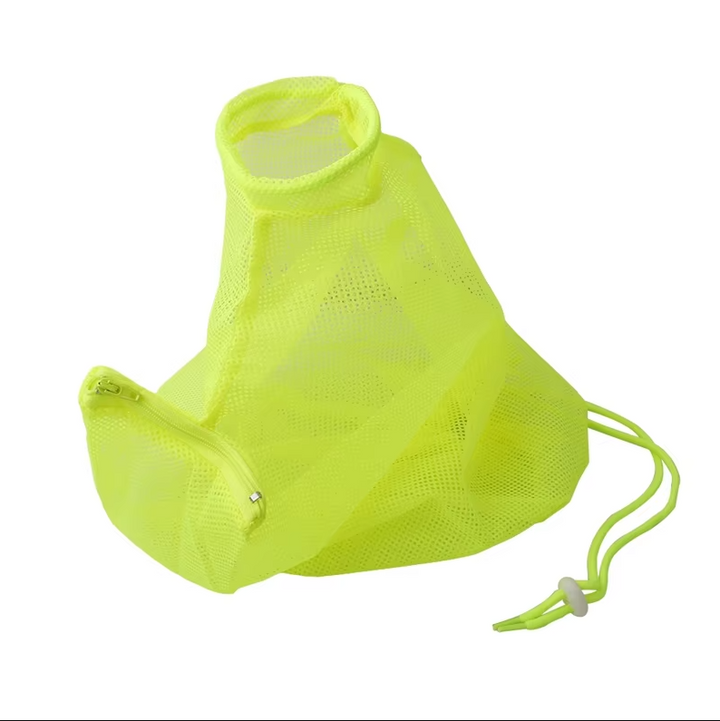 Keep your cat calm with this grooming bag for easy bathing, stress-free claw trims, and essential pet care.