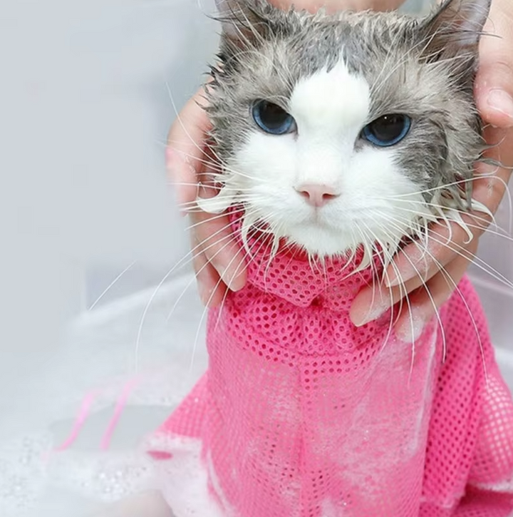 Stress-free cat grooming bag for bathing & nail trimming. A must-have pet care accessory for calm feline grooming.