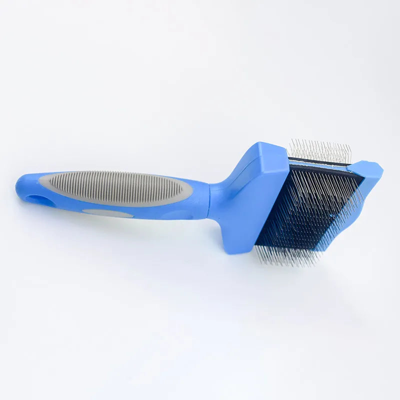 Close-up of pet shampoo comb with soft silicone bristles, perfect for detangling and gentle washing for cats & dogs.