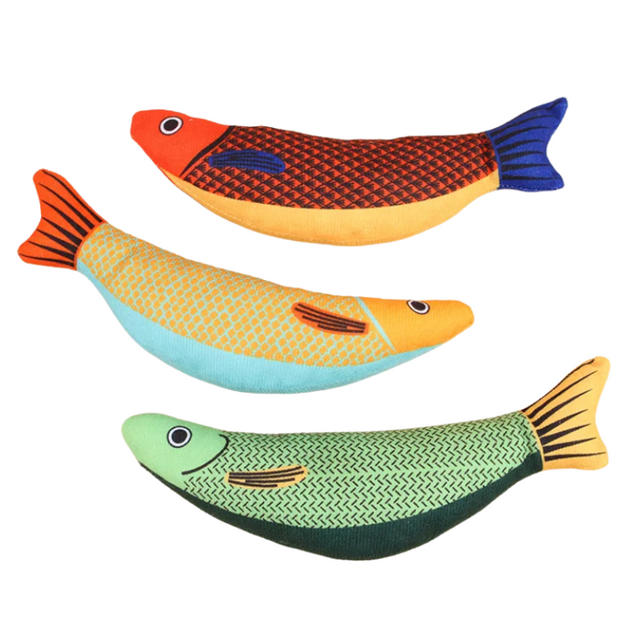Lifelike plush fish cat toy infused with catnip to stimulate feline hunting instincts & provide dental health.