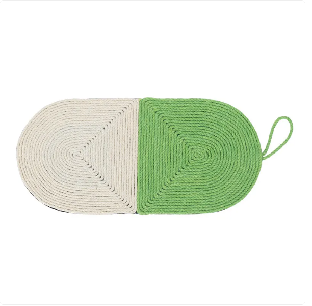 High-quality fish-shaped sisal scratching mat. An engaging pet toy for cat claw maintenance & playtime.