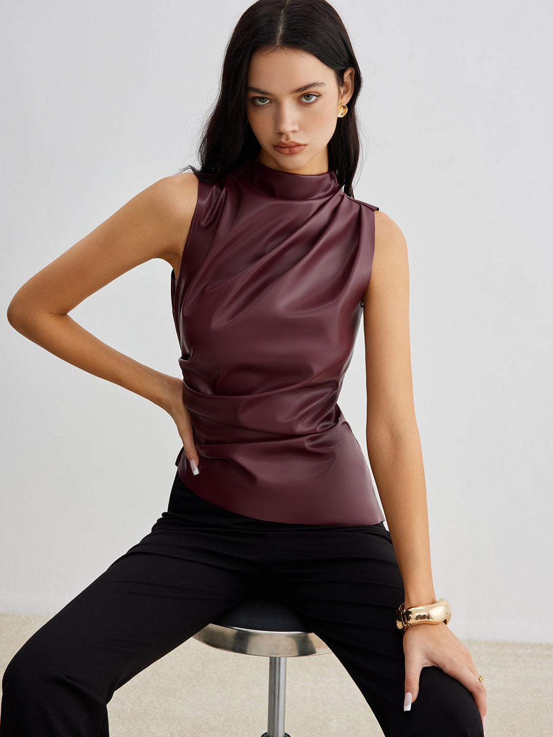 Chic high neck sleeveless summer top for women, elegant and modern casual wear.