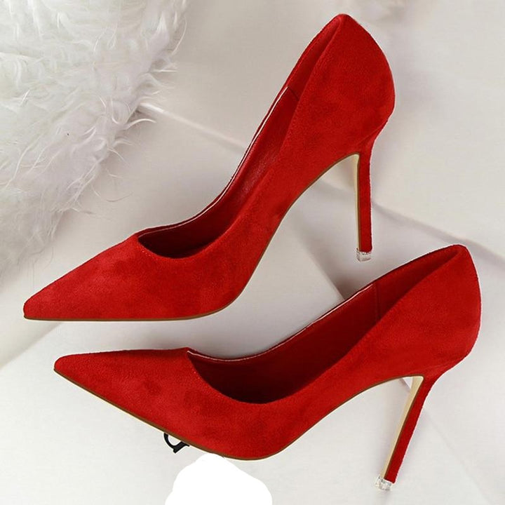 Women's elegant stiletto pumps in black, ideal for office or formal events.