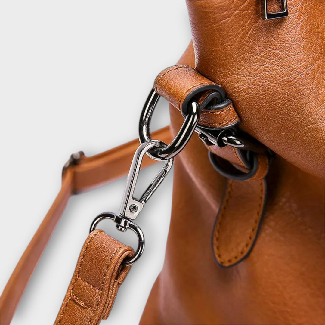 Stylish women's everyday shoulder bag in genuine leather, perfect for daily use, versatile handbag