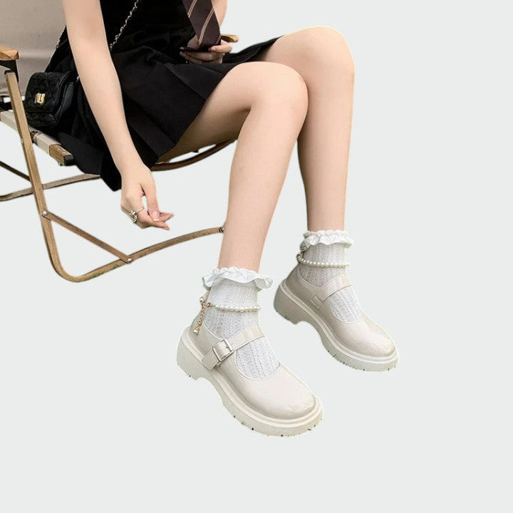 Comfortable women's classic Mary Jane shoes with an adjustable strap, ideal for daily elegance