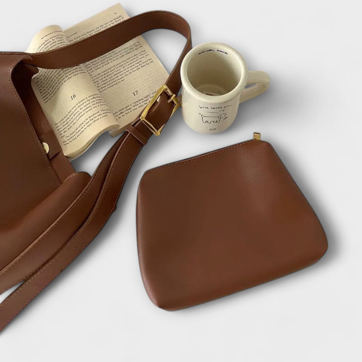 Stylish women's minimalist shoulder bag, classic design for everyday use.