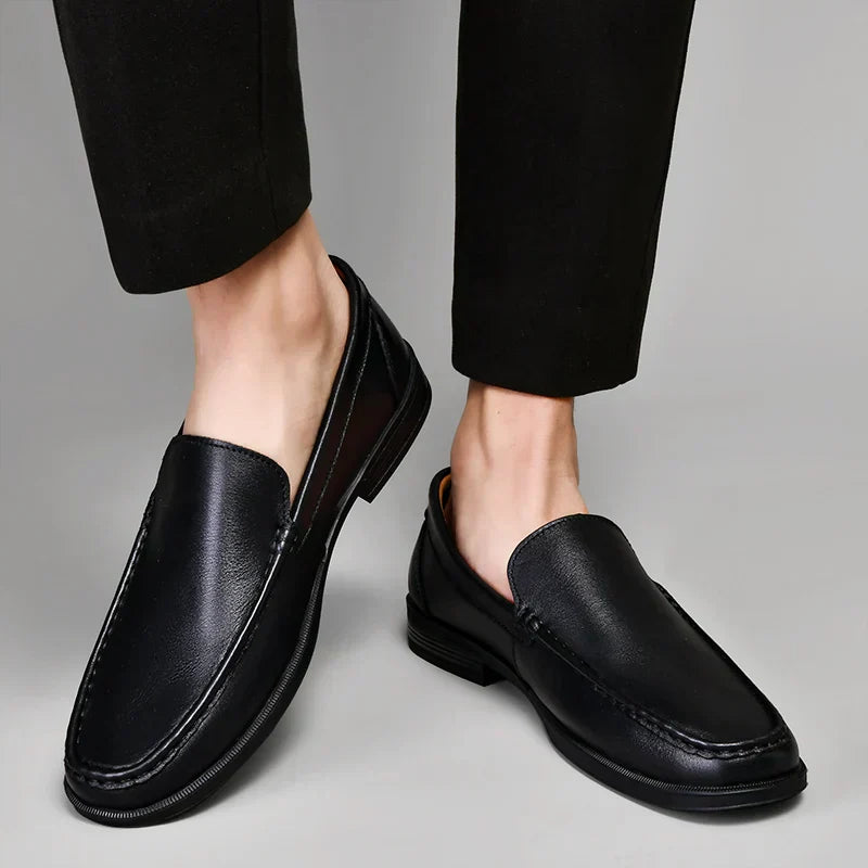 Easy slip-on men's loafers, comfortable footwear for quick style & versatile men's fashion.