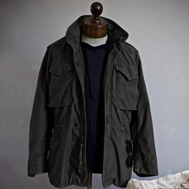 Men's classic field jacket. Adjustable fit, vintage casual outerwear for fall & spring. Available in green/black.