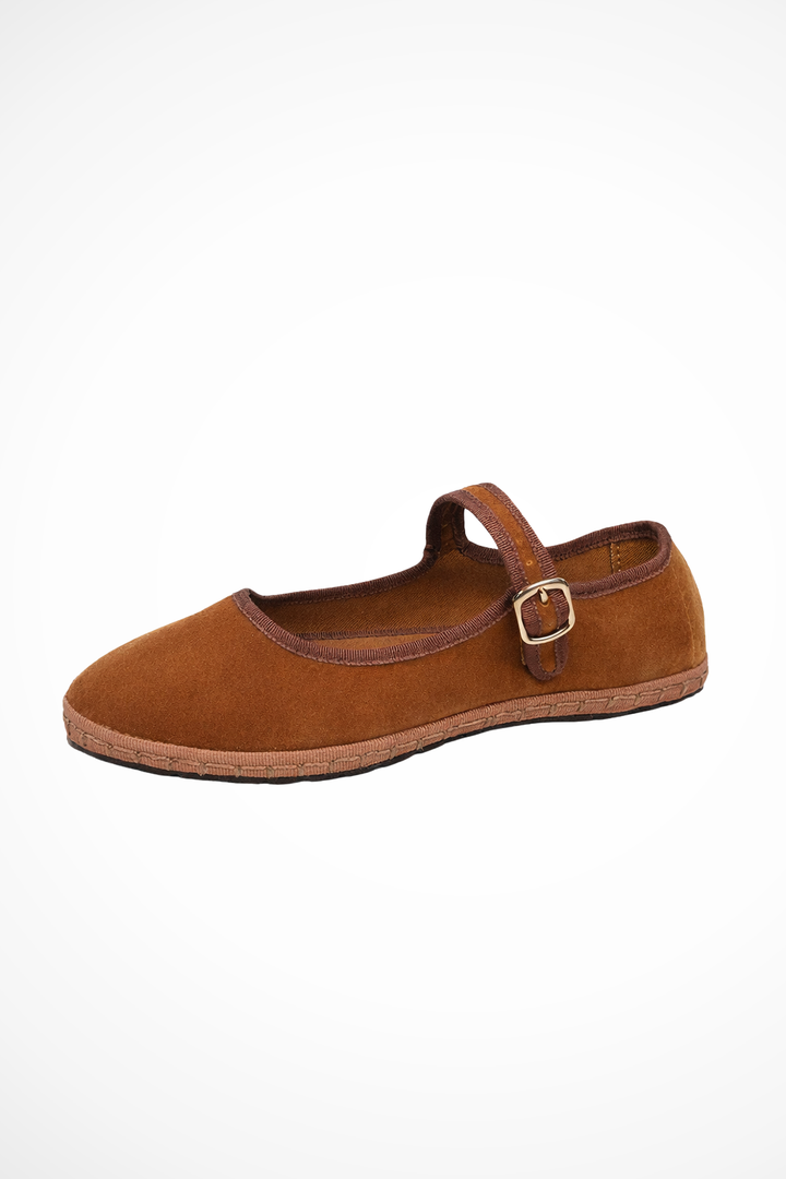 Round toe Mary Jane women's shoes with an adjustable buckle strap, ideal for versatile everyday fashion.