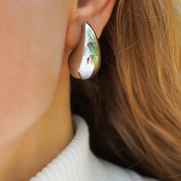 Fashionable women's statement dangle drop earrings in silver, elegant and chic jewelry.